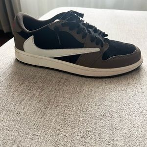 Slightly worn Travis Scott x Air Jordan 1 Low ‘Mocha’ (copy)